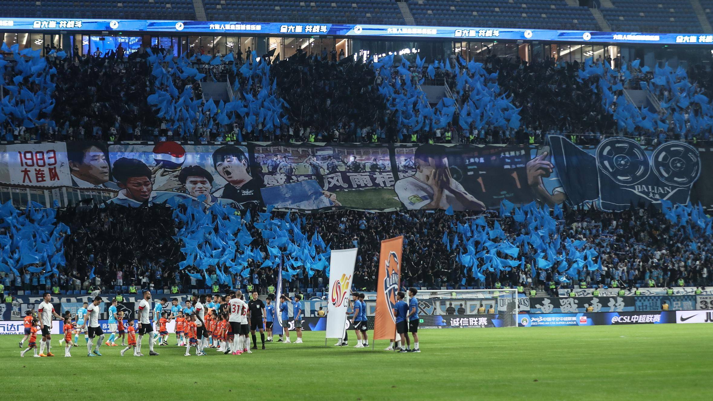 球迷狂欢：主场氛围引爆全场的精彩瞬间的简单介绍