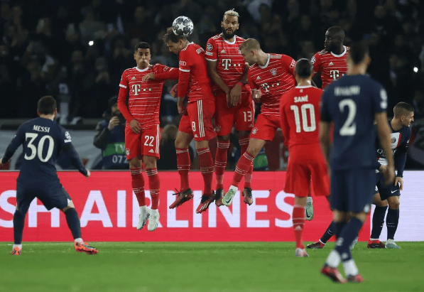 包含德甲劲旅碰撞，比分3-1，核心球员贡献两球，场均控球70%、成功抢断75%的词条