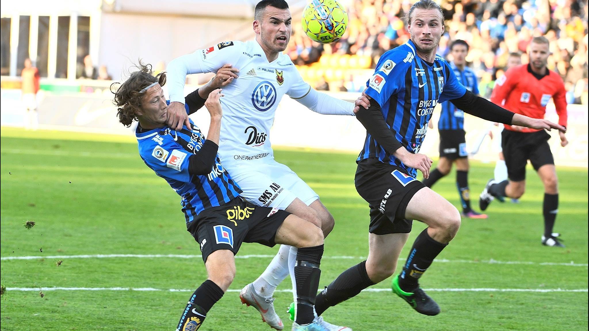 包含德甲劲旅碰撞,比分3-1,核心球员贡献两球,场均控球70%、成功抢断75%的词条 包含德甲劲旅碰撞,比分3-1,核心球员贡献两球,场均控球70%、成功抢断75%的词条